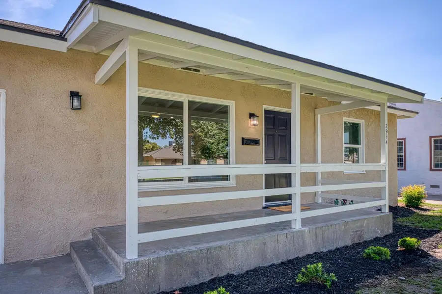 2954 E Harvard Avenue, Fresno, CA 93703 - #2