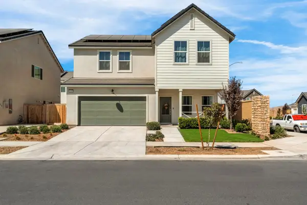 1069 Plum Tree Avenue, Clovis, CA 93619