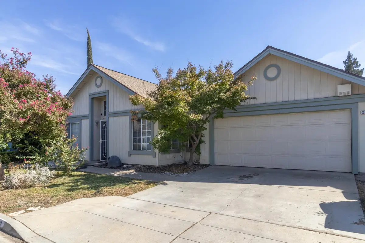 2189 E Pinedale Avenue, Fresno, CA 93720 - #1