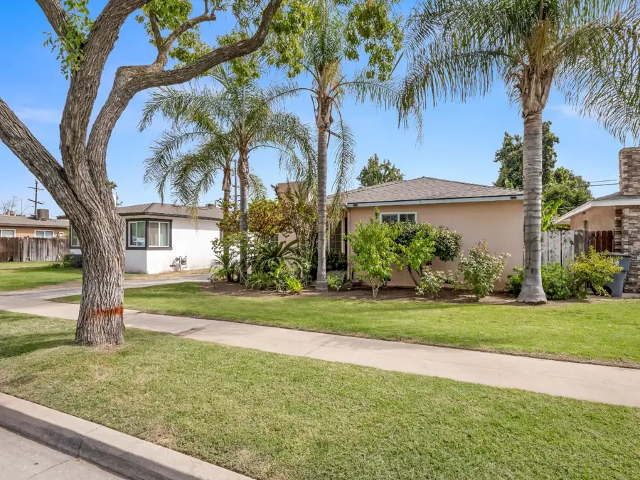 2014 E Simpson Avenue E, Fresno, CA 93703 - #3