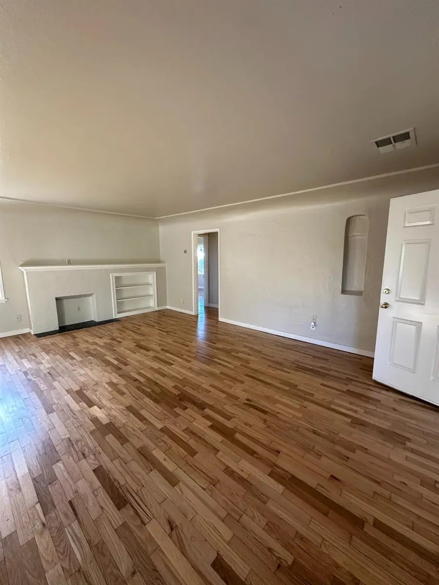 11500 S Chestnut Avenue, Fresno, CA 93725 - #2