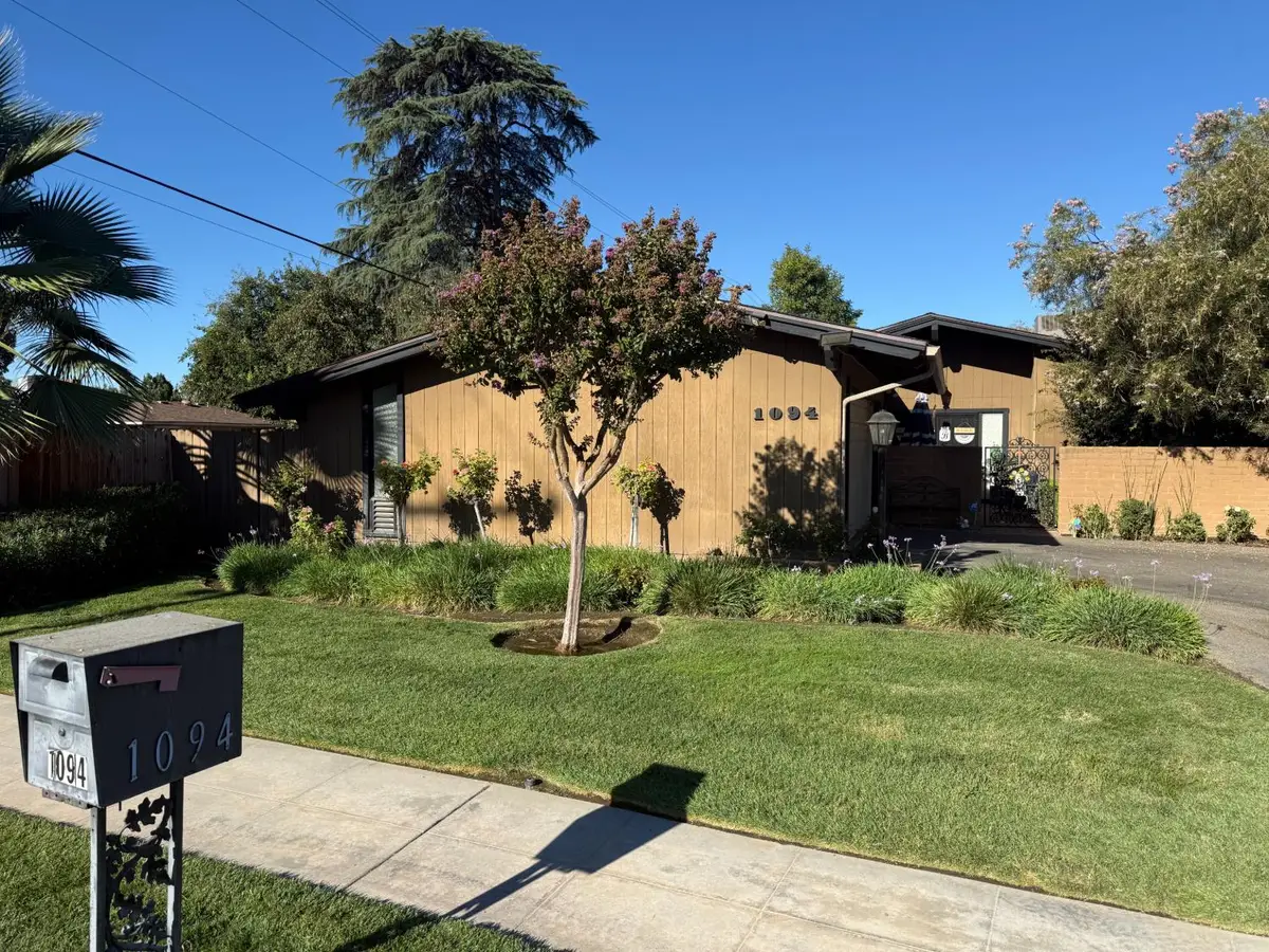 1094 S Sunnyside Avenue, Fresno, CA 93727 - #1