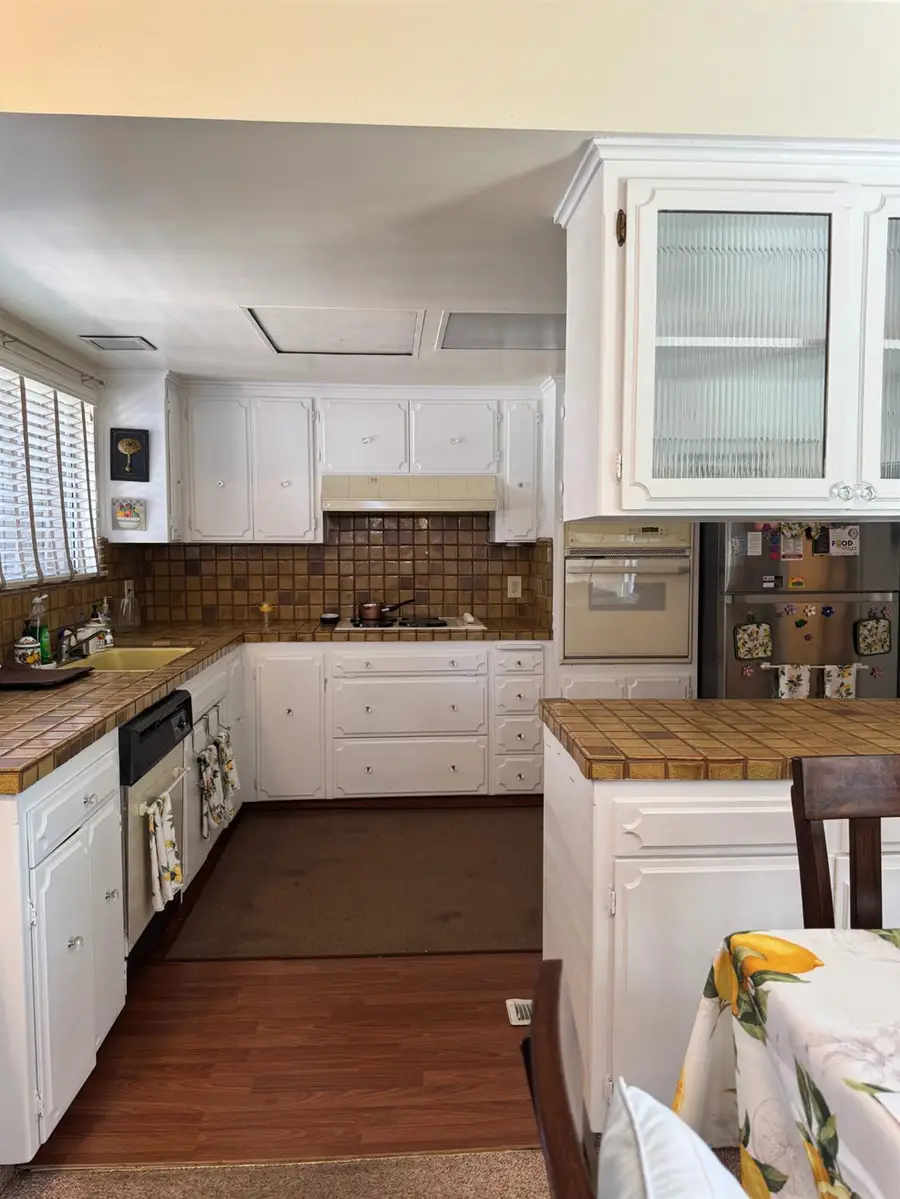 1094 S Sunnyside Avenue, Fresno, CA 93727 - #3
