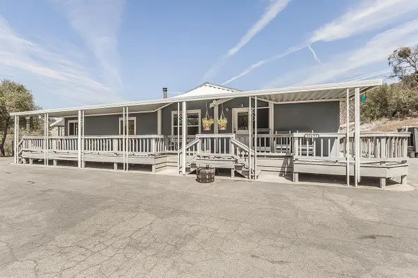 30695 Country Oak Lane, Prather, CA 93651
