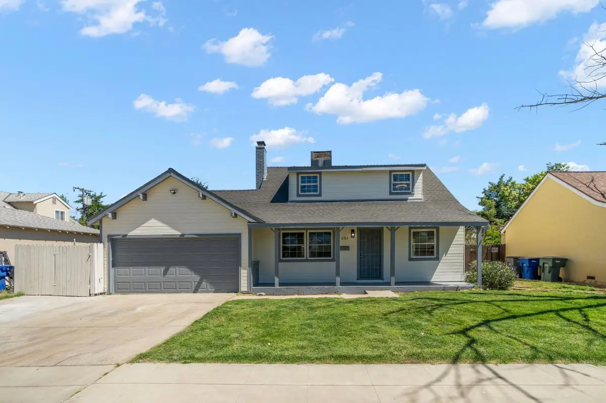 2315 E Santa Ana Avenue, Fresno, CA 93726 - #1