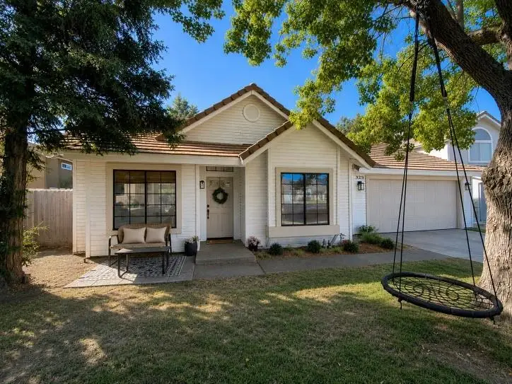 325 W Decatur Avenue, Clovis, CA 93611 - #1