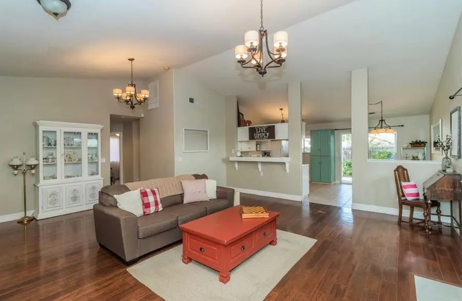 197 Lindquist Street, Kingsburg, CA 93631 - #2