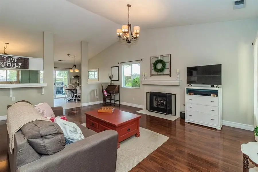 197 Lindquist Street, Kingsburg, CA 93631 - #3