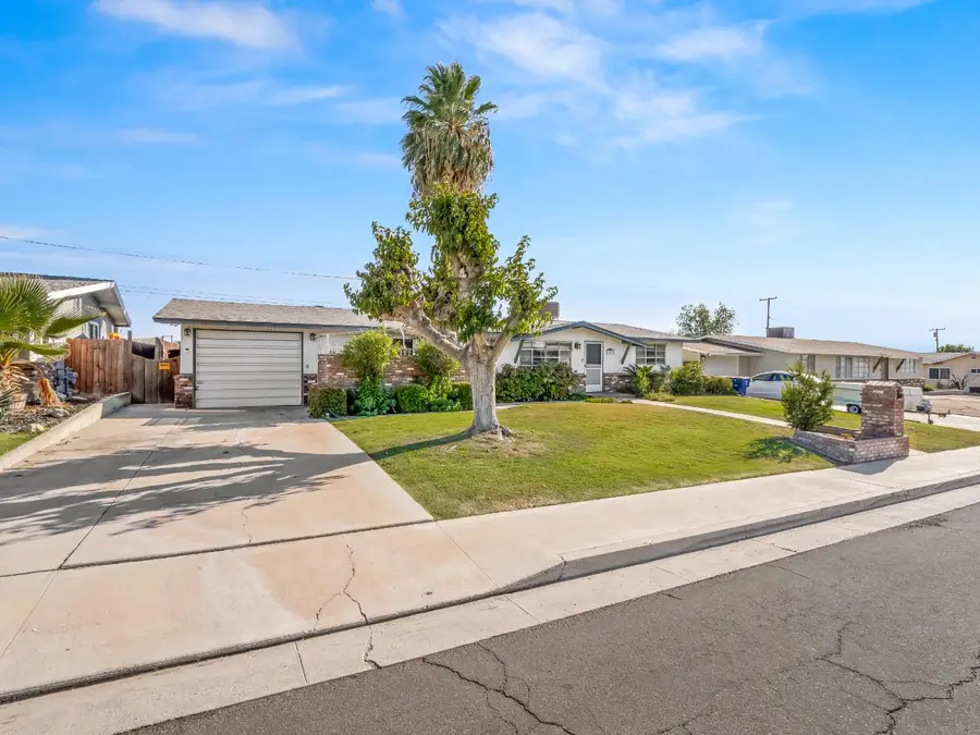 2707 Blade Avenue, Bakersfield, CA 93306 - #2