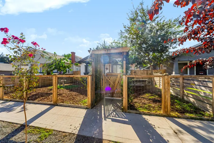731 N Roosevelt Avenue, Fresno, CA 93728 - #2