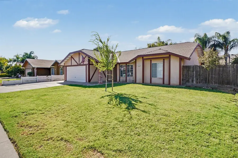 2123 Magnolia Avenue, Sanger, CA 93657 - #2