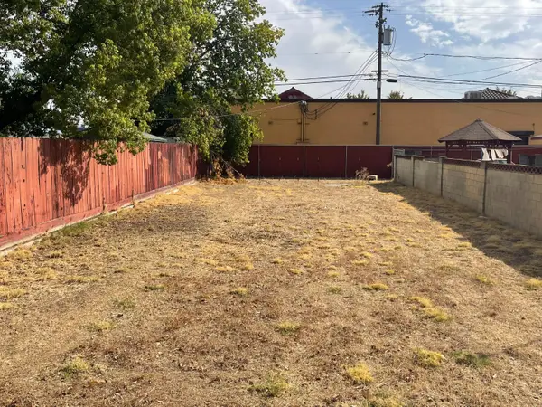 3846 E Iowa Avenue, Fresno, CA 93702