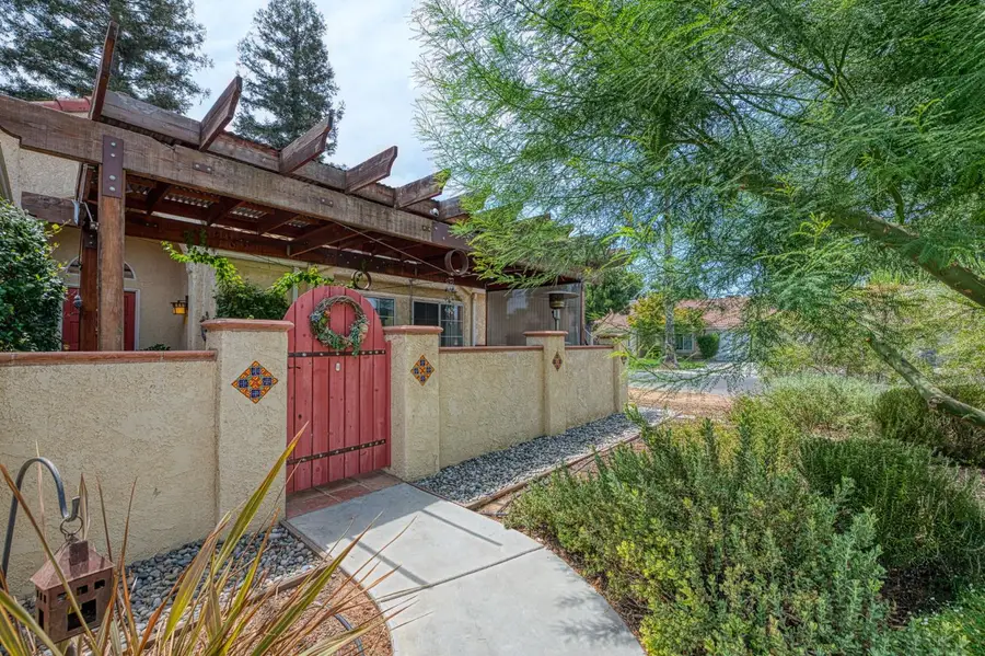 4267 W Menlo Avenue, Fresno, CA 93722 - #2