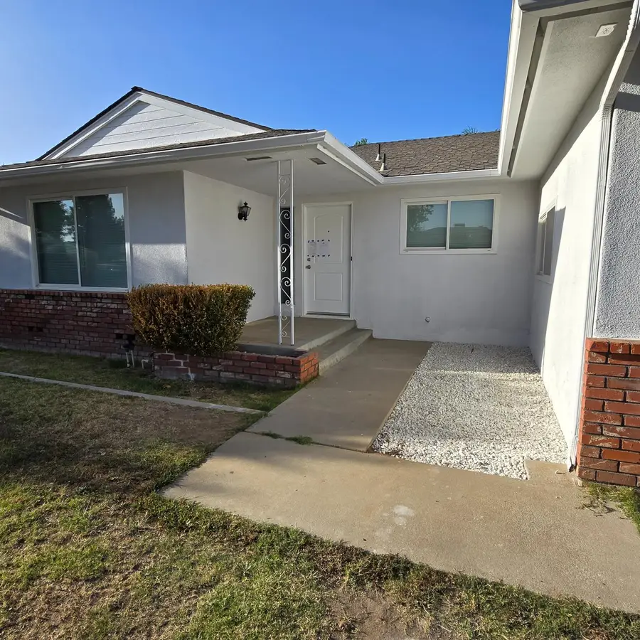 3138 W Norwich Avenue, Fresno, CA 93722 - #2