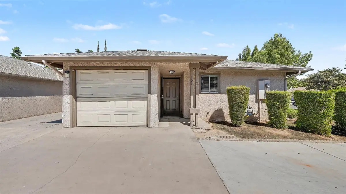 1575 N Pleasant, Fresno, CA 93728 - #1