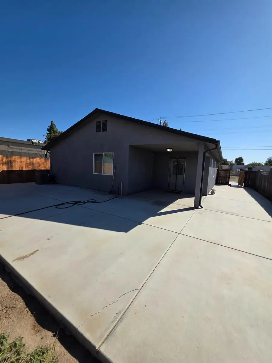 1425 J Street, Sanger, CA 93657 - #3