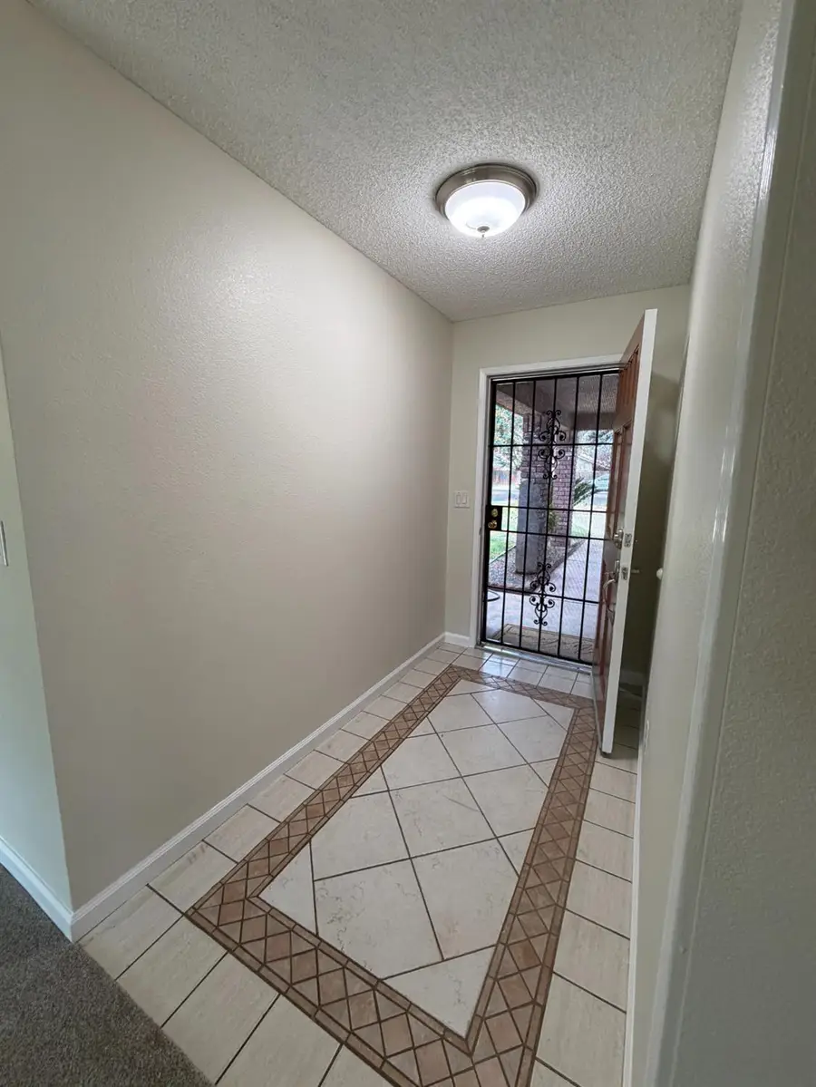 5195 W Palo Alto Avenue, Fresno, CA 93722 - #3