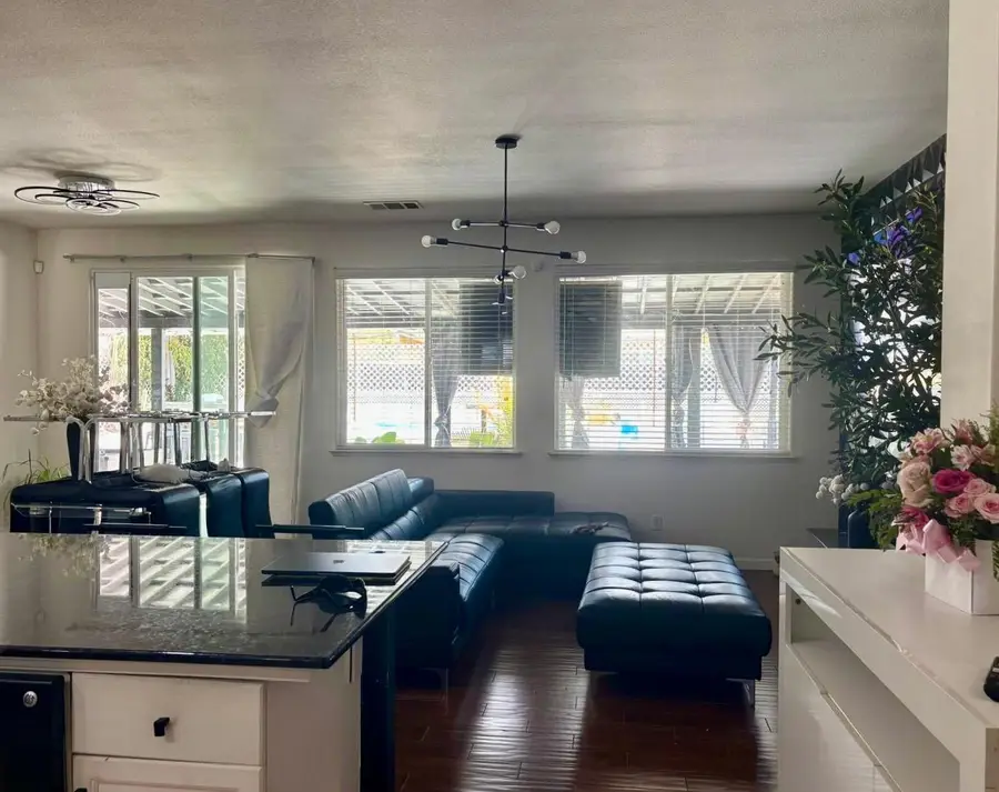 976 Heather Avenue, Dinuba, CA 93618 - #3