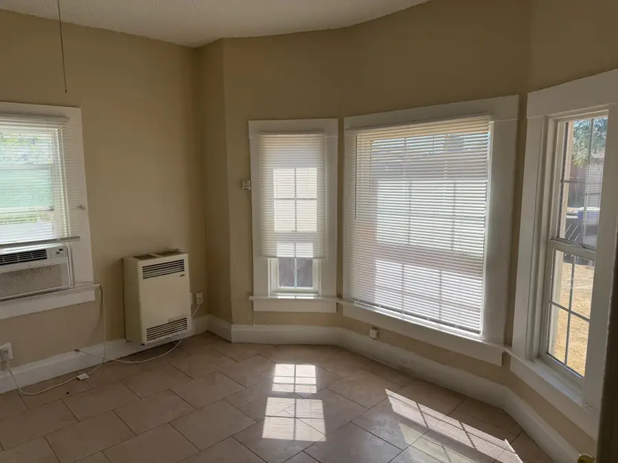 642 N Thorne Avenue, Fresno, CA 93728 - #3