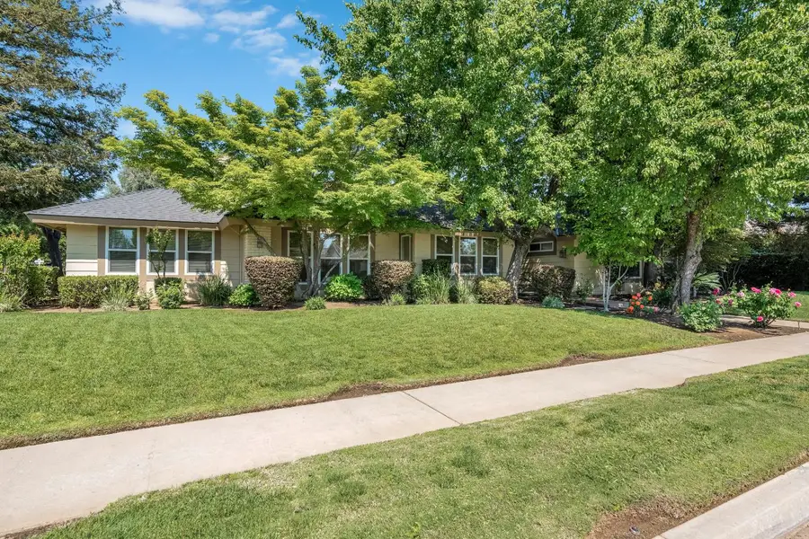 674 E Cole Avenue, Fresno, CA 93720 - #2