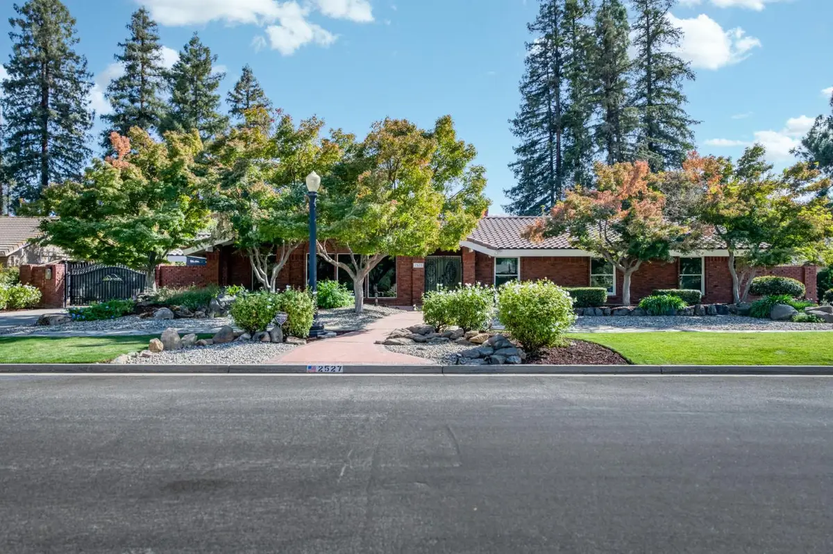 2527 W San Madele Avenue, Fresno, CA 93711 - #1
