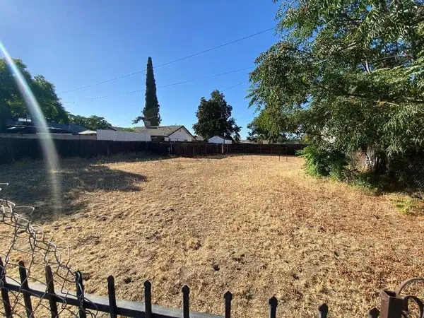 128 W Houston Avenue, Visalia, CA 93291
