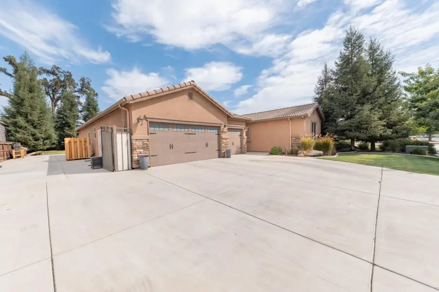 3240 W Lark Avenue, Visalia, CA 93291 - #3