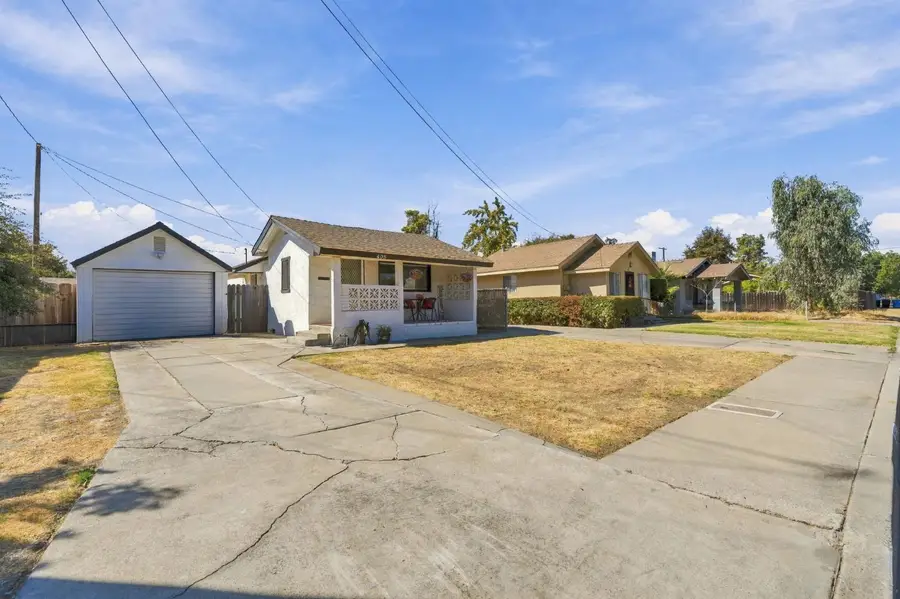 405 Neville Street, Hanford, CA 93230 - #3