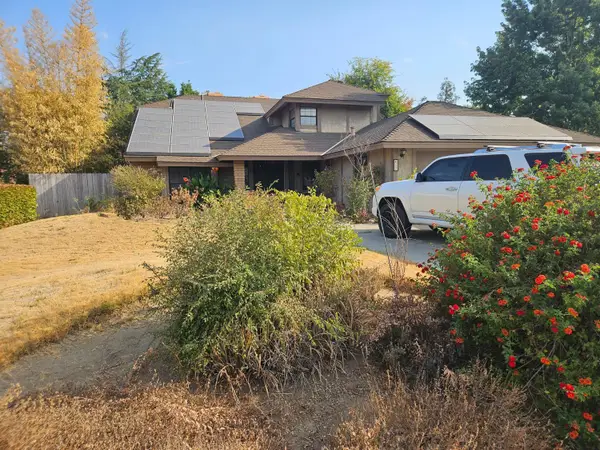 467 W Tenaya Avenue, Clovis, CA 93619