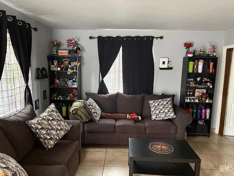 218 E 51st Street, Los Angeles, CA 90011 - #3