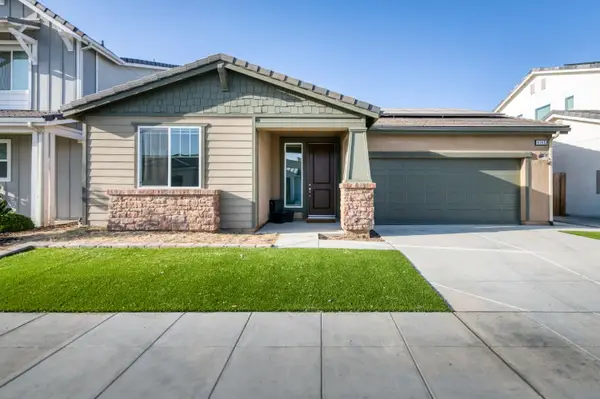 4145 Dennis Avenue, Clovis, CA 93619