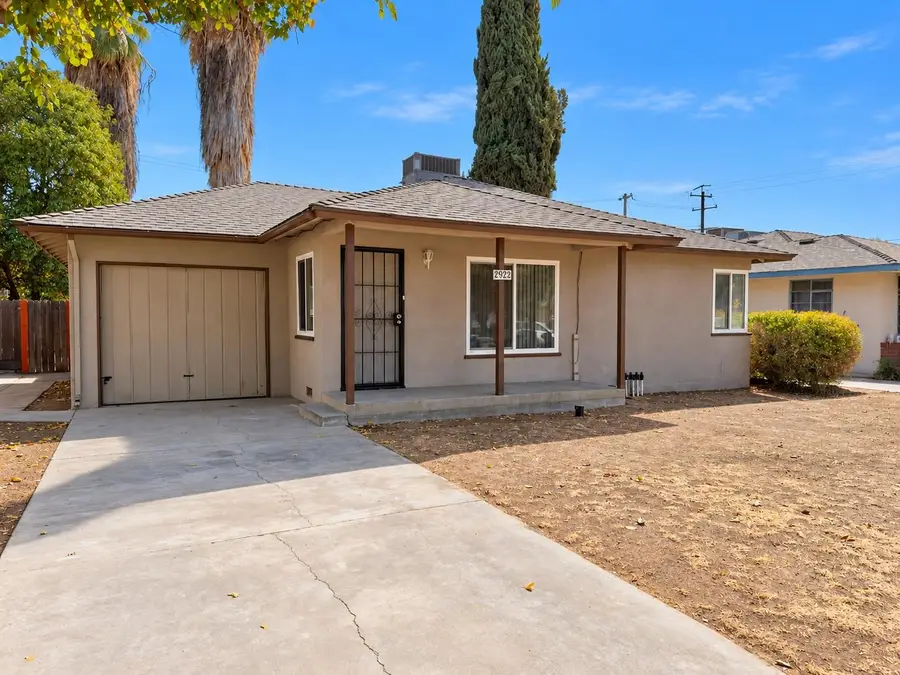 2922 E Lamona Avenue, Fresno, CA 93703 - #2