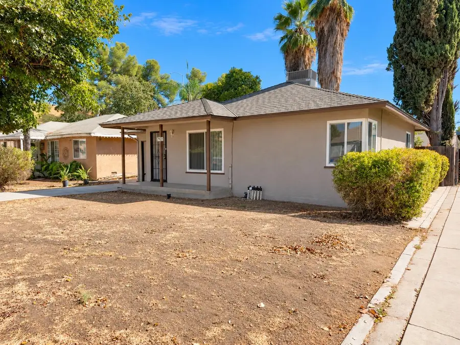 2922 E Lamona Avenue, Fresno, CA 93703 - #3