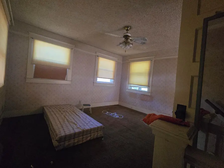702 E Cambridge Avenue, Fresno, CA 93704 - #2