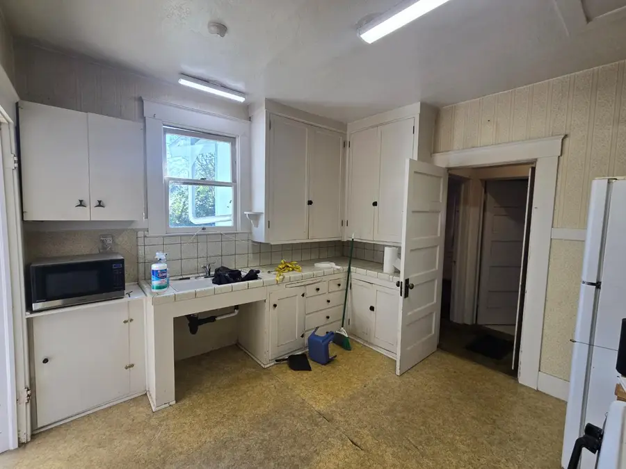 702 E Cambridge Avenue, Fresno, CA 93704 - #3