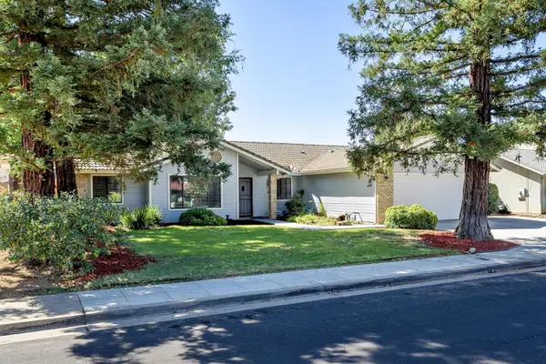 2332 Stuart Avenue, Clovis, CA 93611