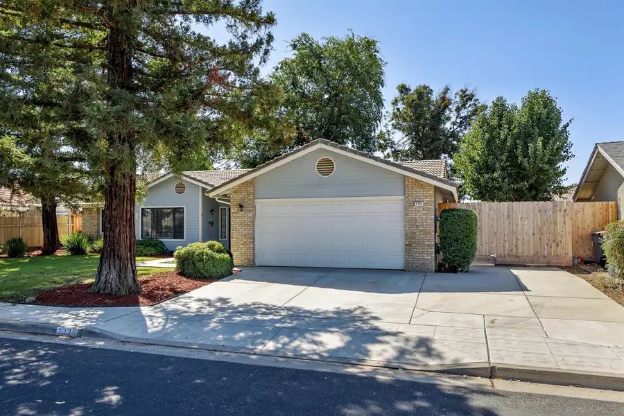 2332 Stuart Avenue, Clovis, CA 93611 - #3