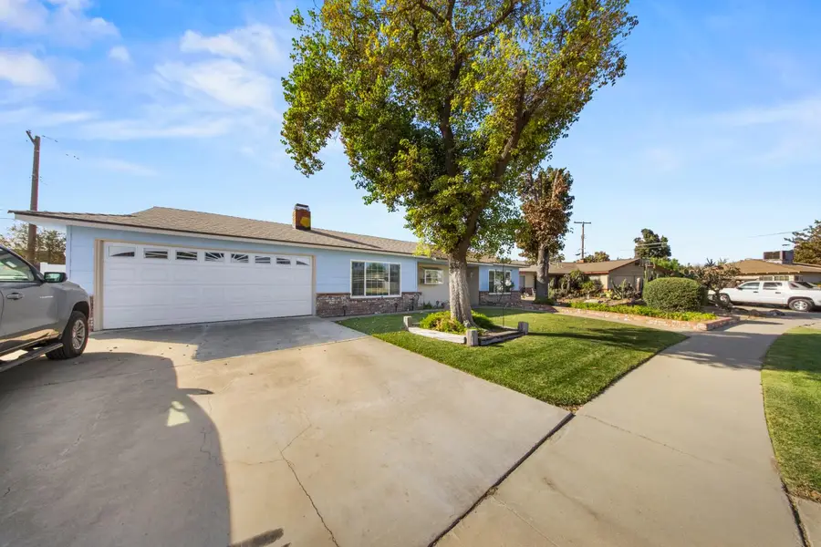 2009 Fairmont Drive, Hanford, CA 93230 - #2