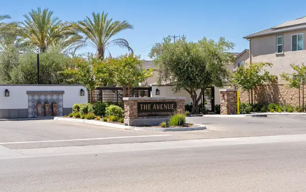 6294 E Riesling Drive E, Fresno, CA 93727