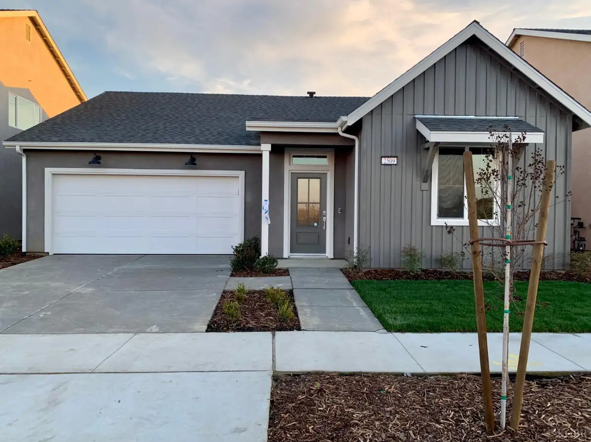 2509 W Claridge Way, Hanford, CA 93230 - #1