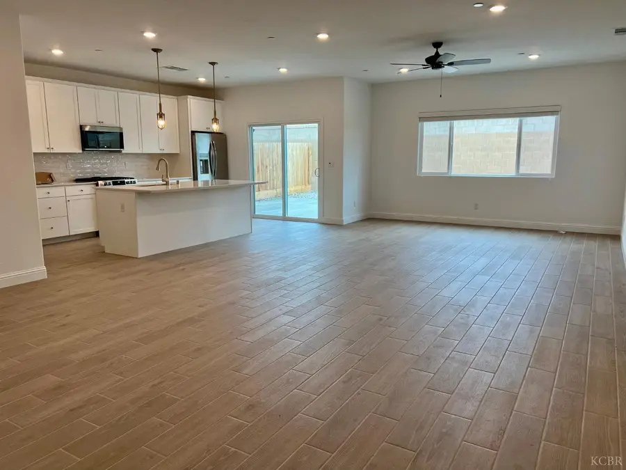2509 W Claridge Way, Hanford, CA 93230 - #3