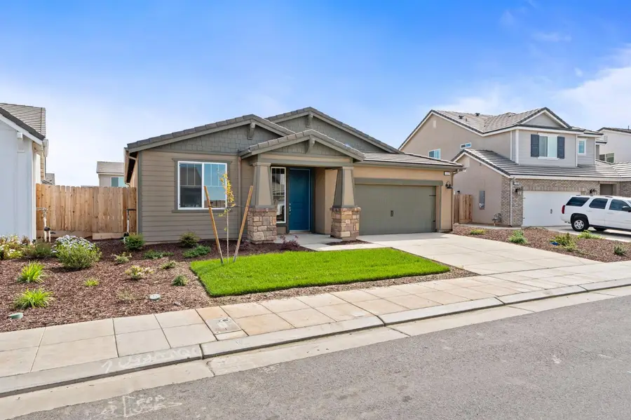 1237 Cathedral Court S, Madera, CA 93636 - #2