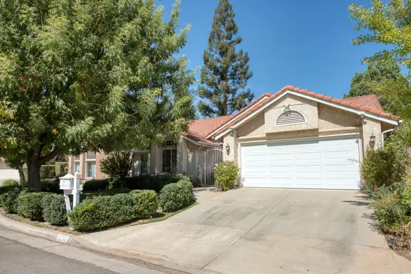 292 E Marwood Lane, Fresno, CA 93720