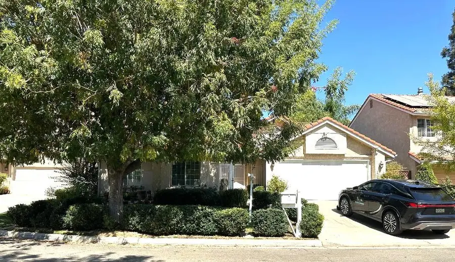 292 E Marwood Lane, Fresno, CA 93720 - #2