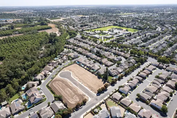 1762 N Pruess Ave, Clovis, CA 93619