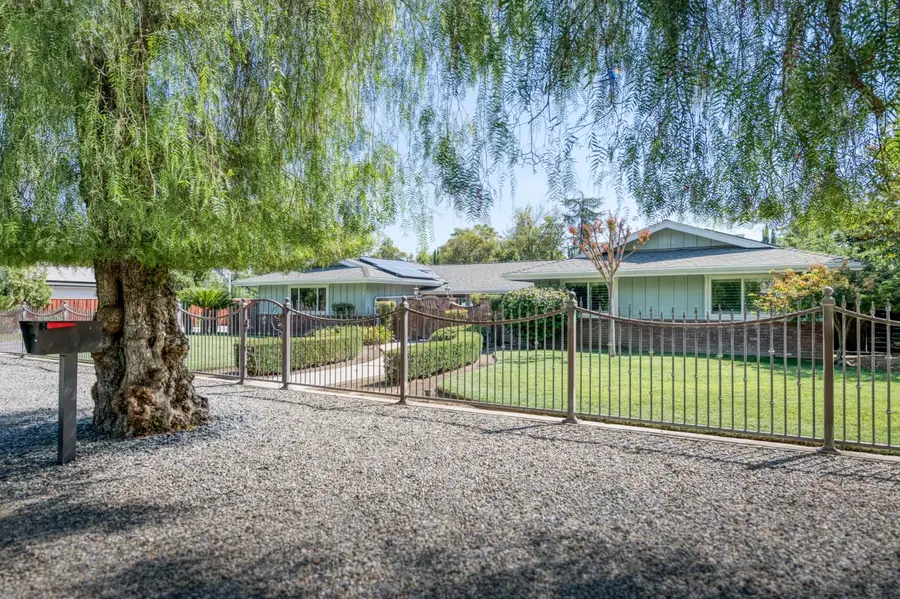 183 W Indianapolis Avenue, Fresno, CA 93705 - #2