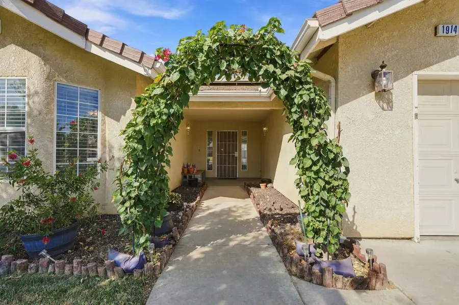 1914 Theresa Avenue, Hanford, CA 93230 - #3