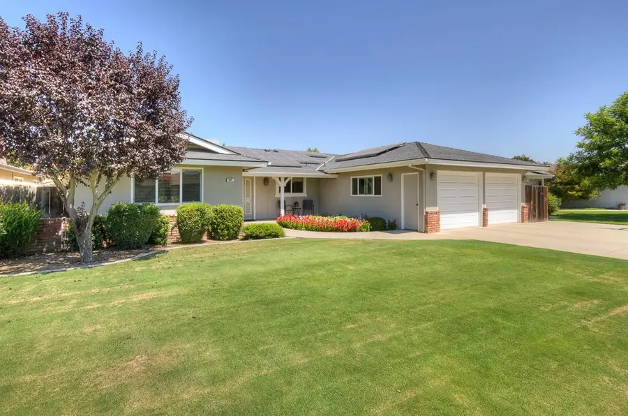 824 W Herbert Avenue, Reedley, CA 93654 - #3