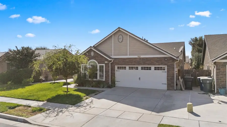 689 Montana De Oro Street, Tulare, CA 93274 - #2