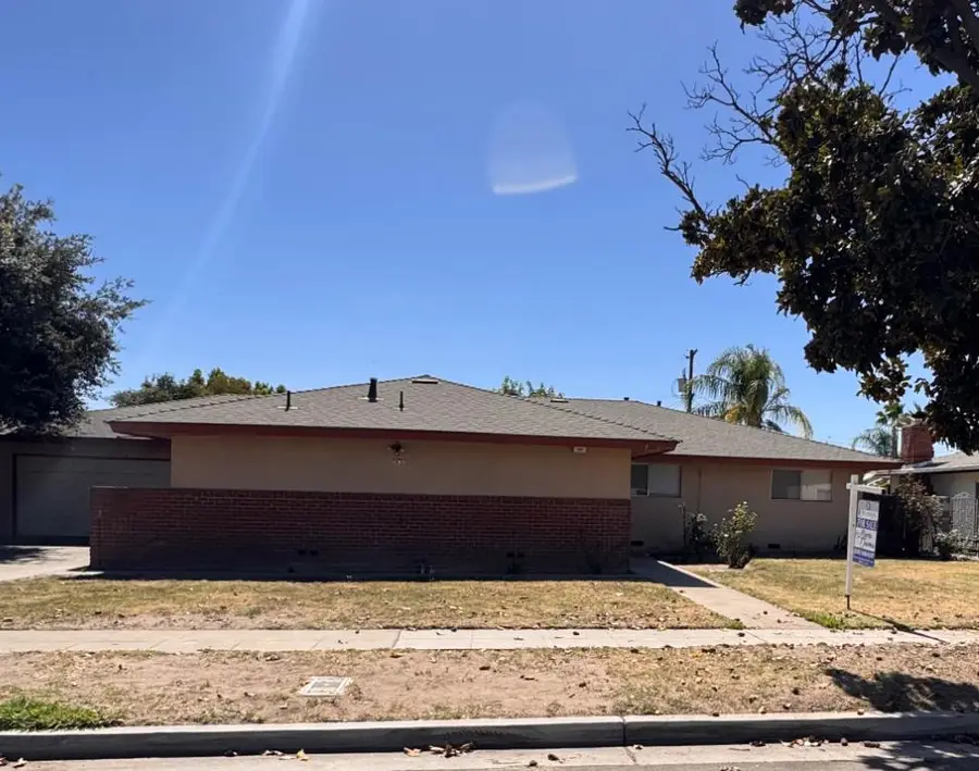 1831 W Simpson Avenue, Fresno, CA 93705 - #2